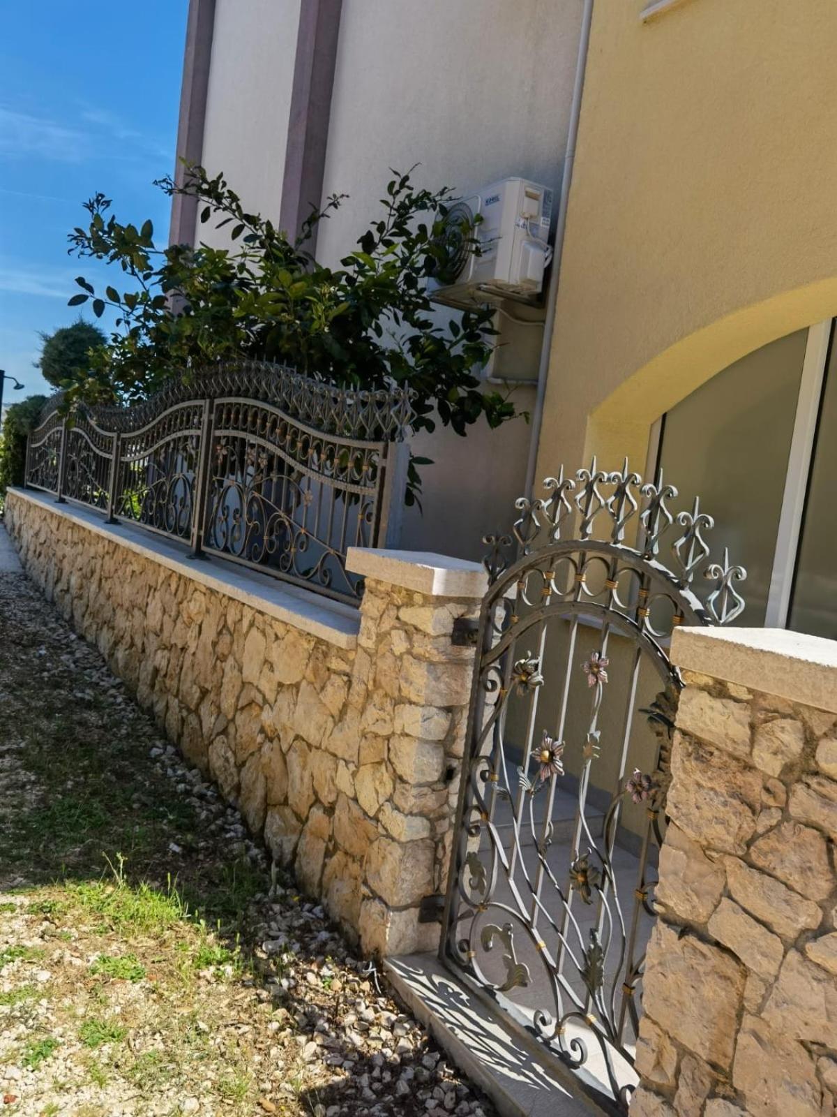 Apartments Annie Рогозниця Екстер'єр фото
