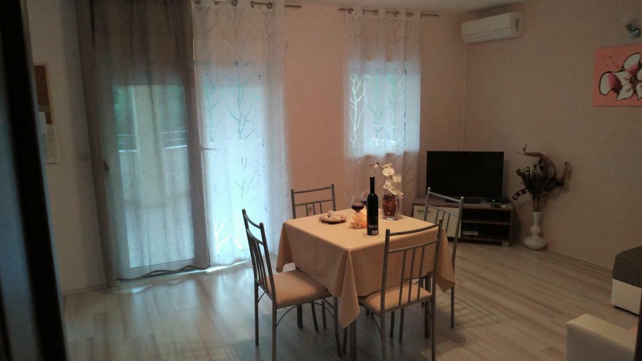 Apartments Annie Рогозниця Екстер'єр фото