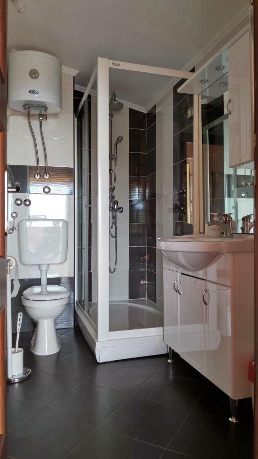 Apartments Annie Рогозниця Екстер'єр фото